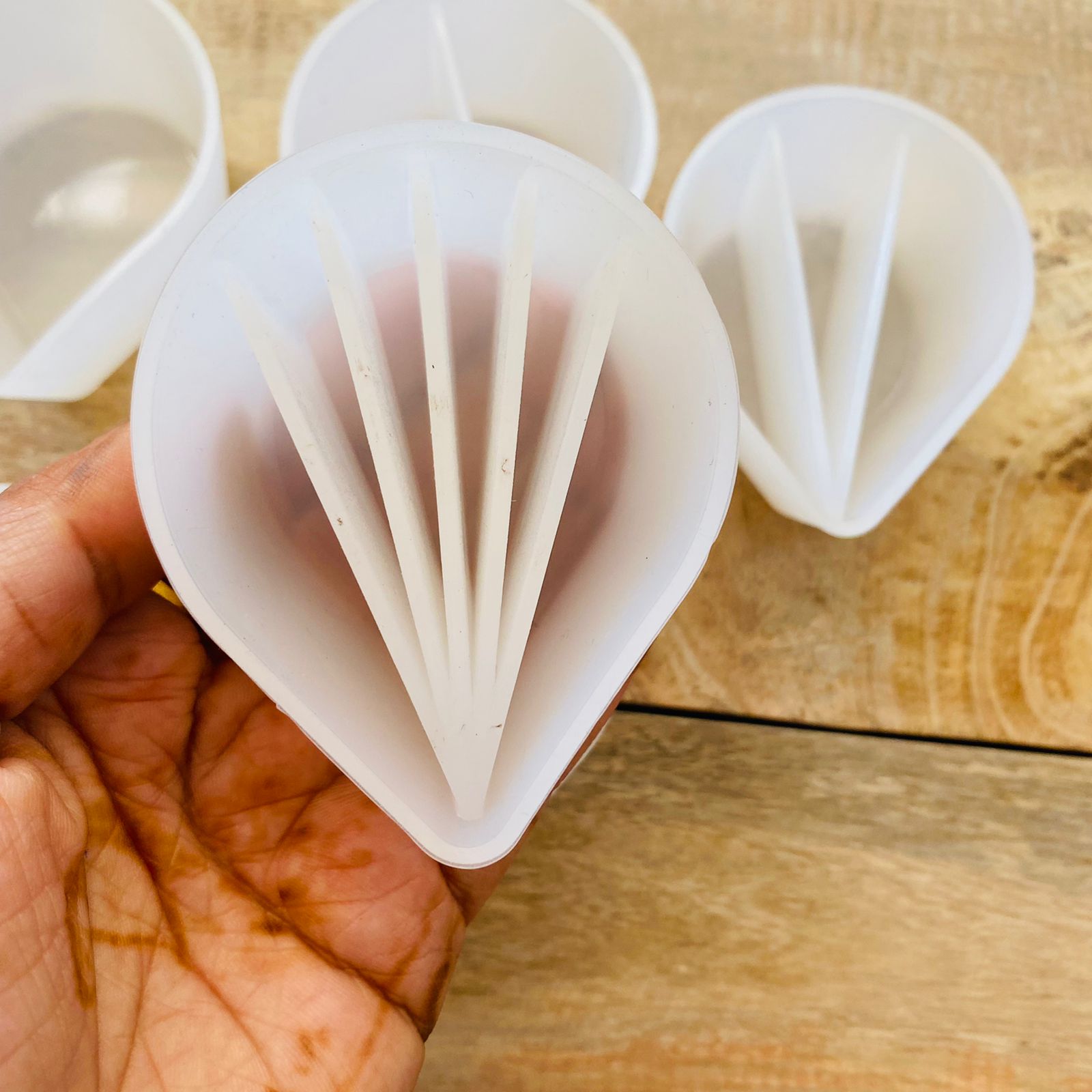 6 pcs Multi Colour Pouring Silicone cups