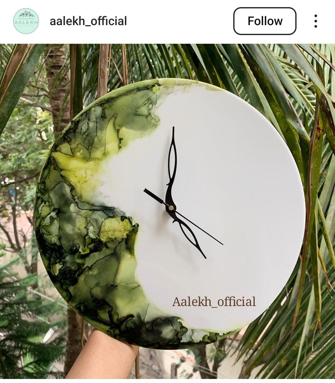 White Acrylic Circle Clock Set